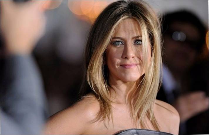 Pēc tam, kad Pajamas Silk kleita: Jennifer Aniston demonstrēja 2 apģērbu par Emmi-2020 